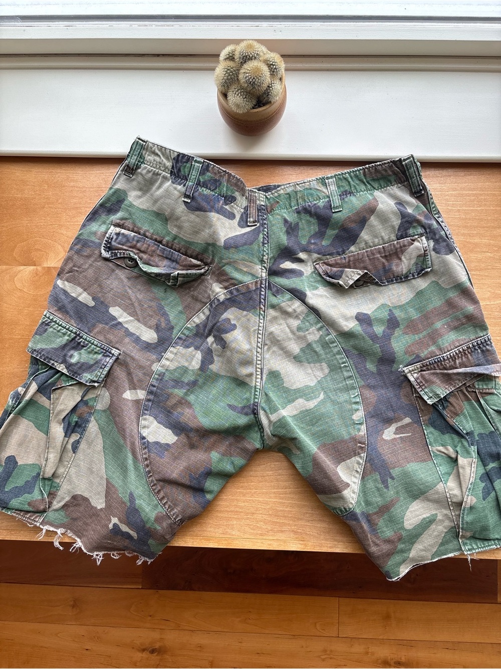 Cool Camouflage Cargo Men’s Shorts - Green Camo Military Issue Cut-Offs - Picture 3 of 13